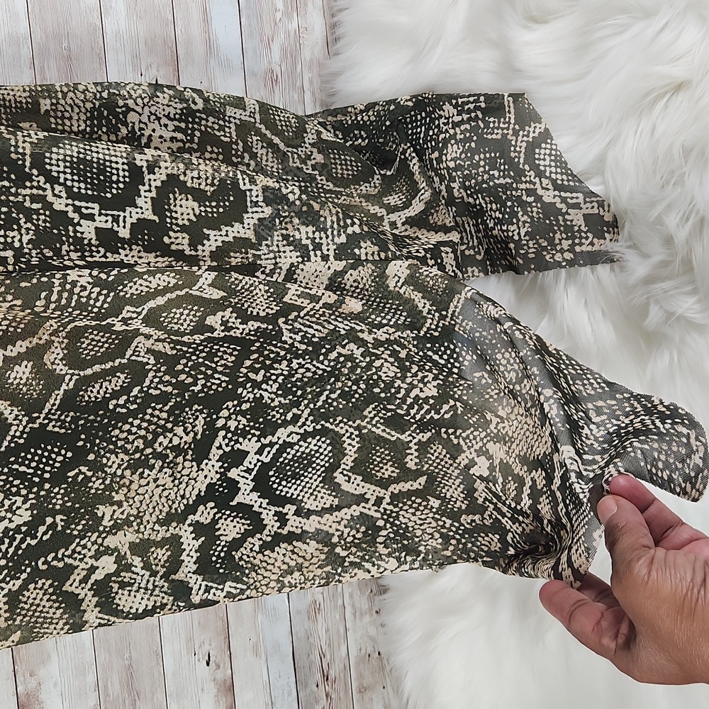 Harlow & Rose, khaki grn and creme, reptile pattern dress, Size M. - Picture 5 of 9